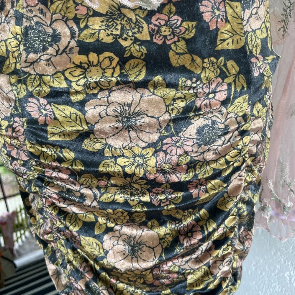 Free People NWOT Gigi Miniskirt Pink Floral Velvet Burnout Ruched Size Medium